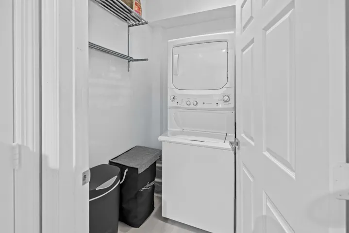 533 NE 3rd Ave FTL - Pwayko-9791