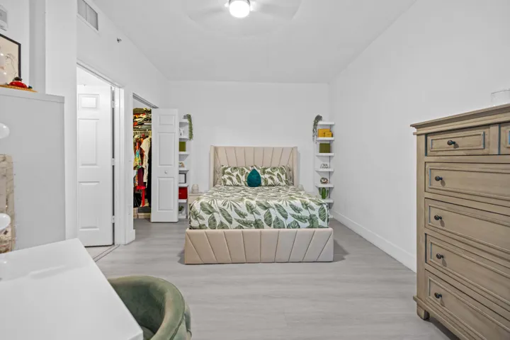 533 NE 3rd Ave FTL - Pwayko-9755
