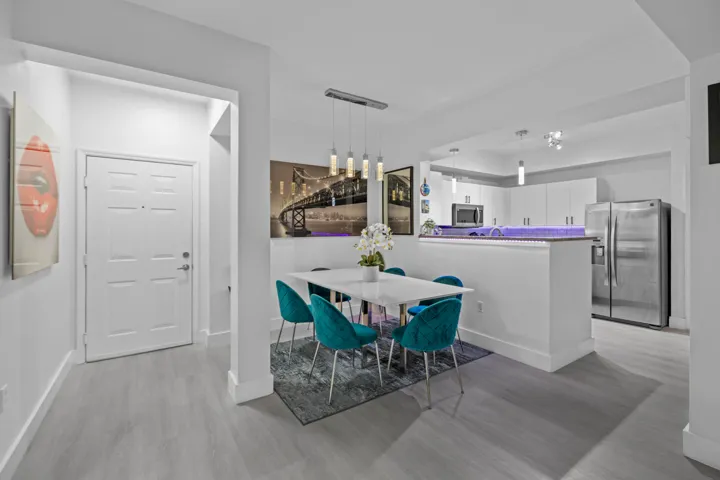 533 NE 3rd Ave FTL - Pwayko-9794