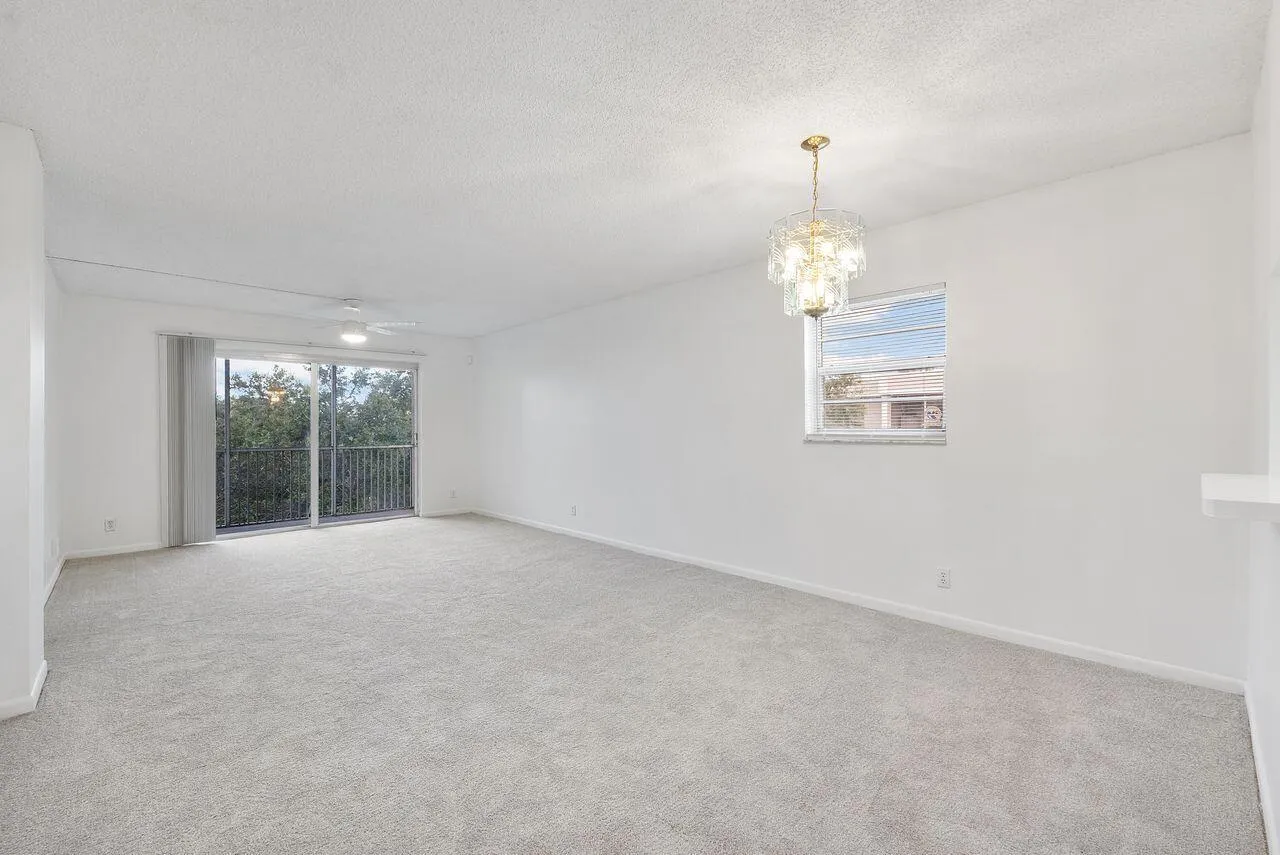 1075_Riverside_Dr_u508_004
