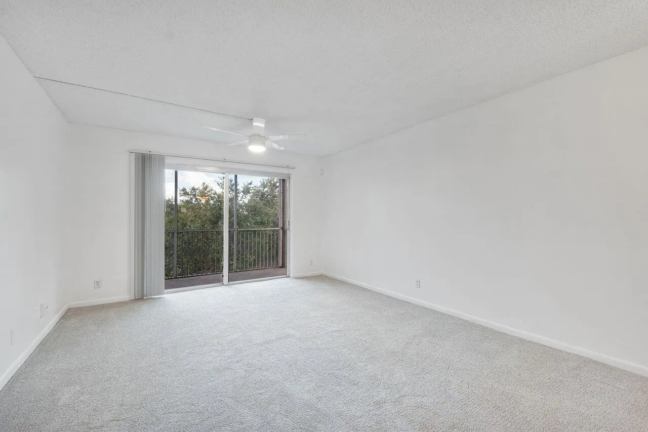1075_Riverside_Dr_u508_006