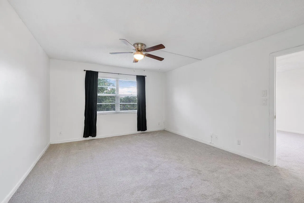 1075_Riverside_Dr_u508_015