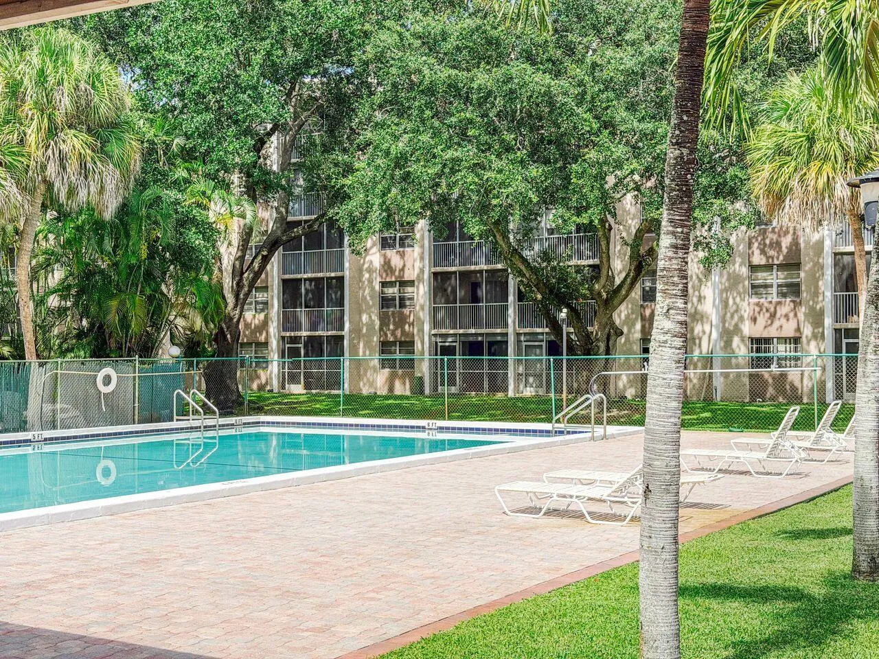 1075_Riverside_Dr_u508_002