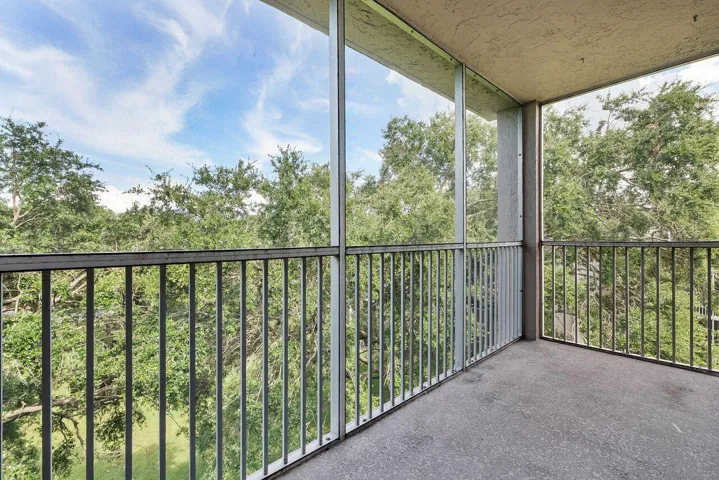1075_Riverside_Dr_u508_024