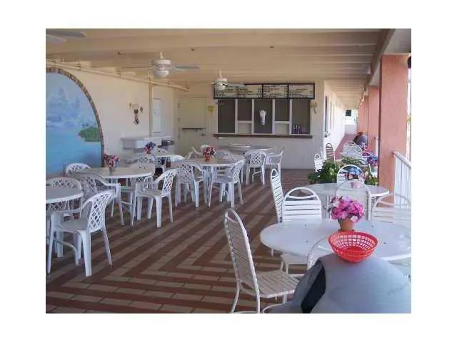 Cafeteria/Kitchen
