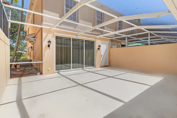 Private Screened Patio