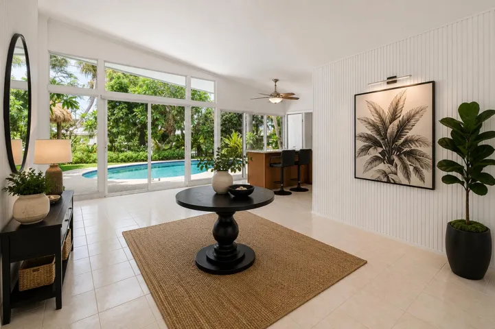 Digitally Staged Entryway
