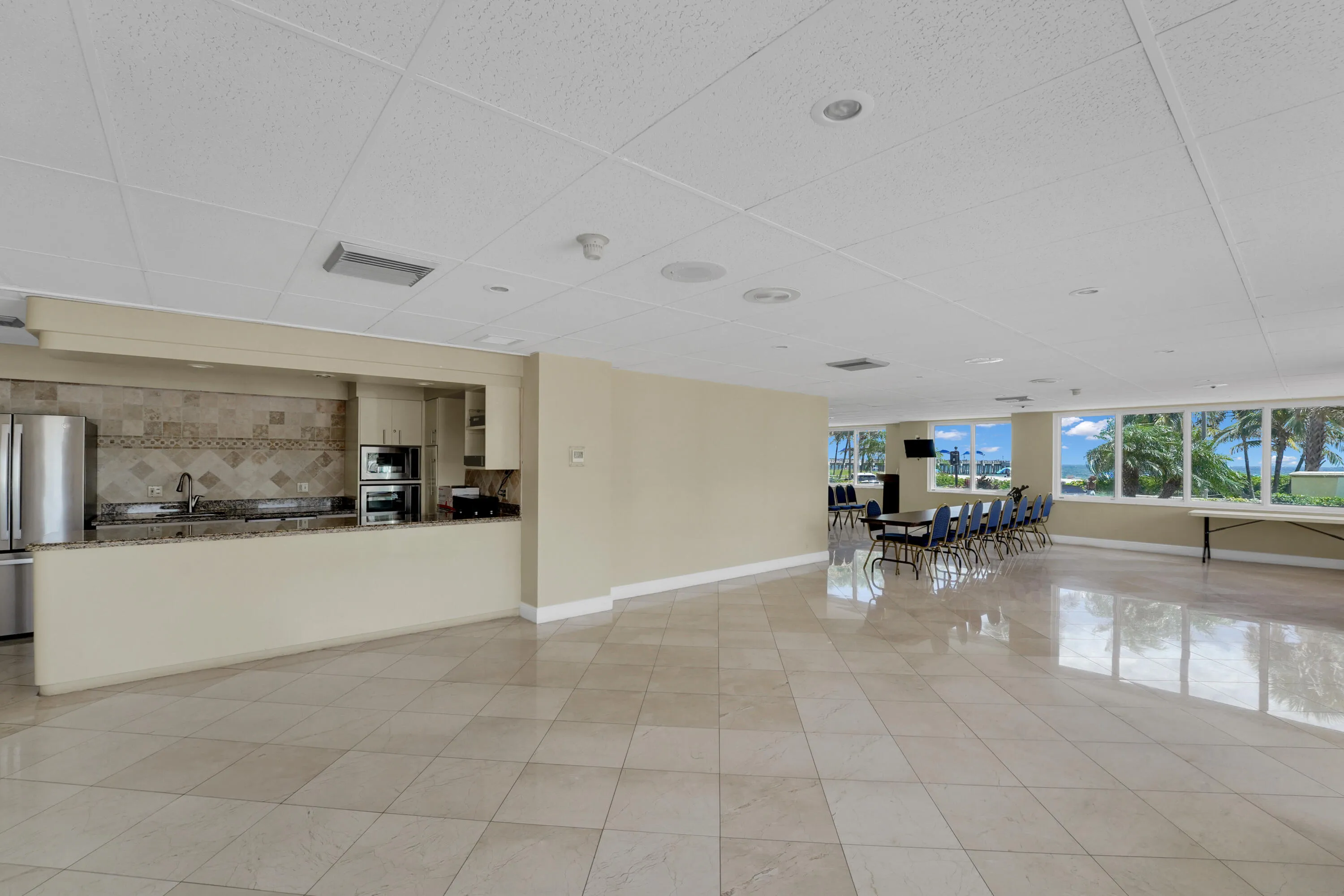 Beach party room
