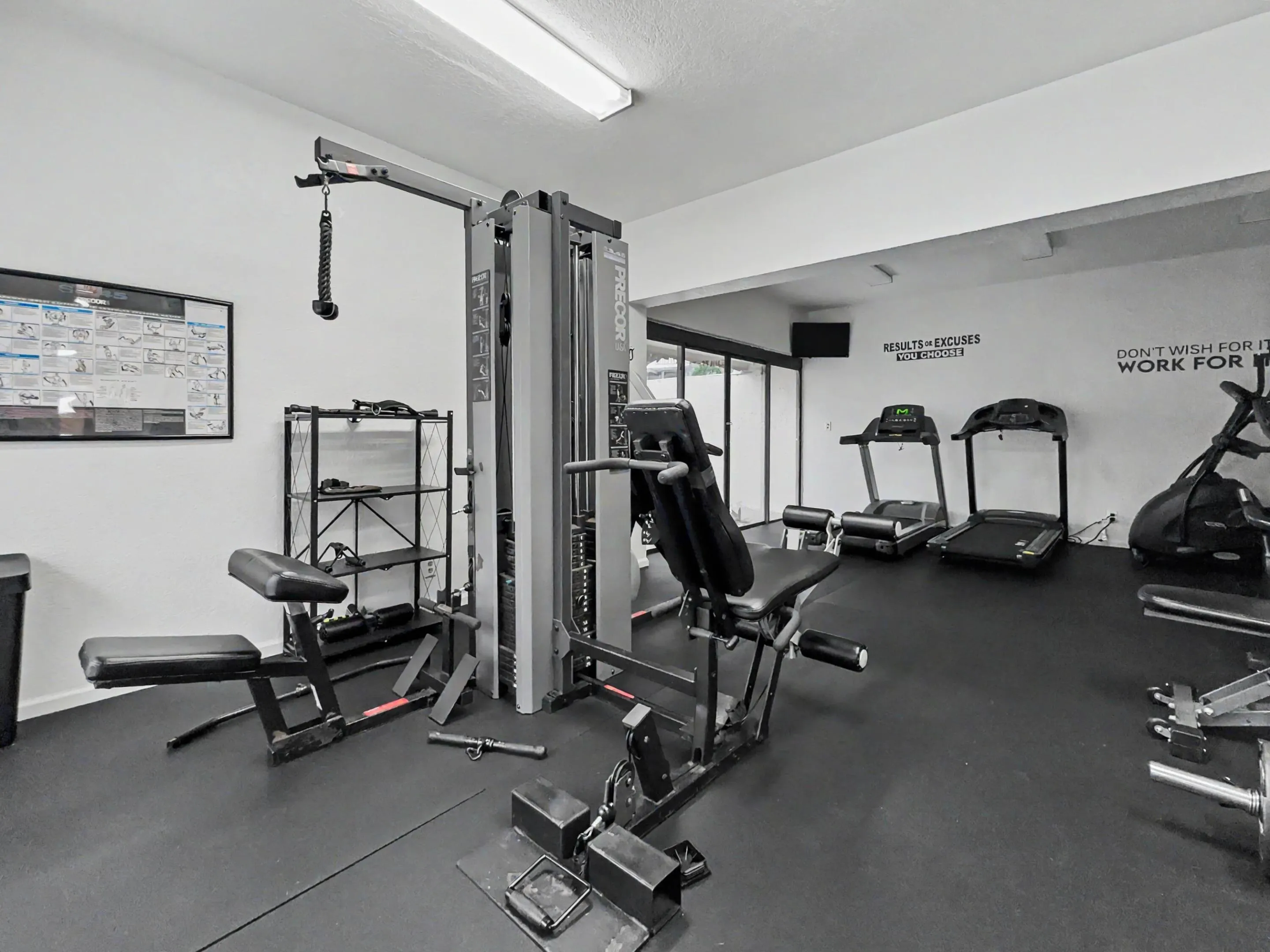 FITNESS ROOM