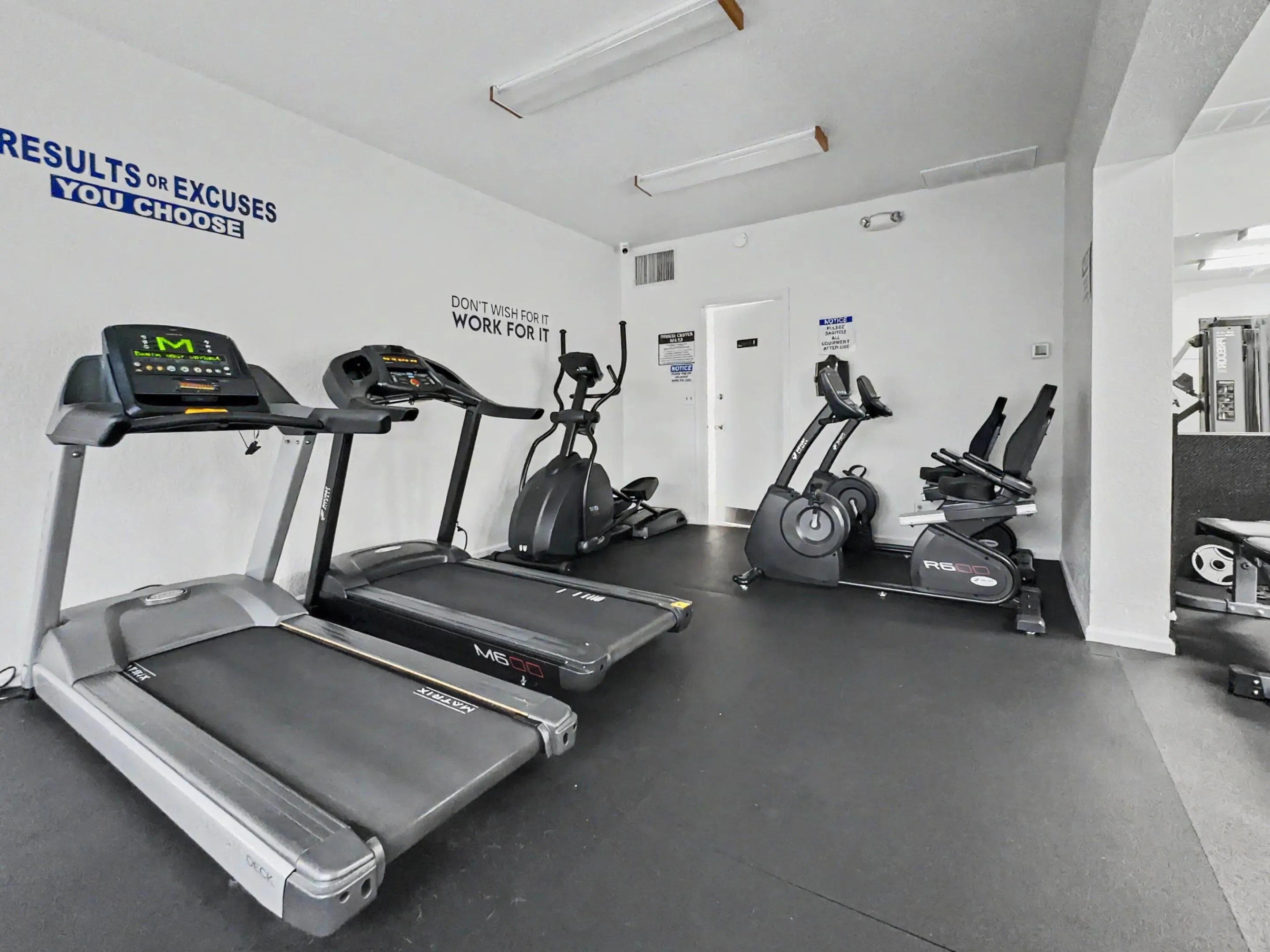 FITNESS ROOM