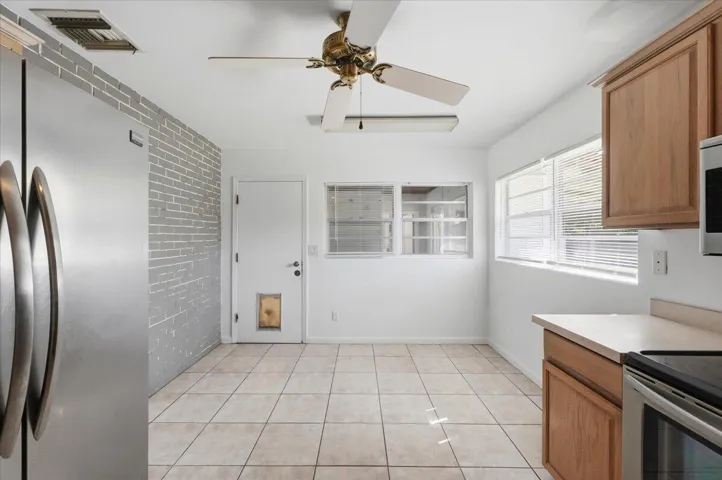 28-Kitchen to Dining