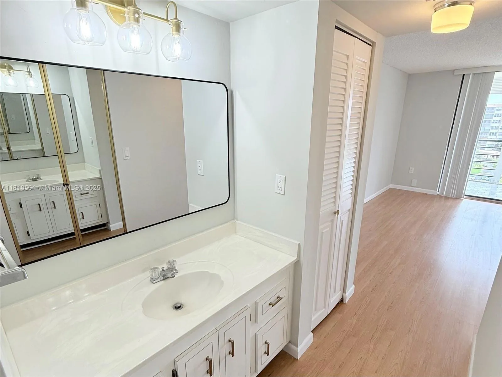 1300 Saint Charles 706 8