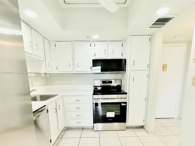 1300 Saint Charles 706 3