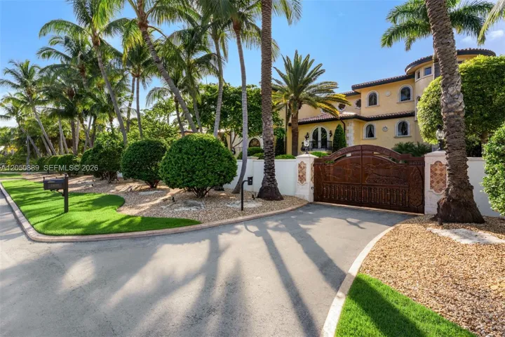Fully Walled Property 1 acre