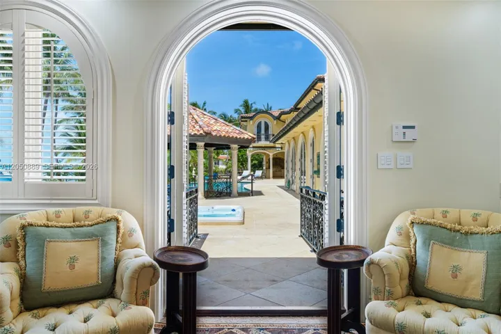 Guest room to pool