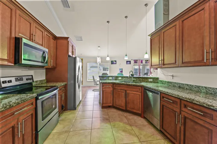 12 Kitchen 02