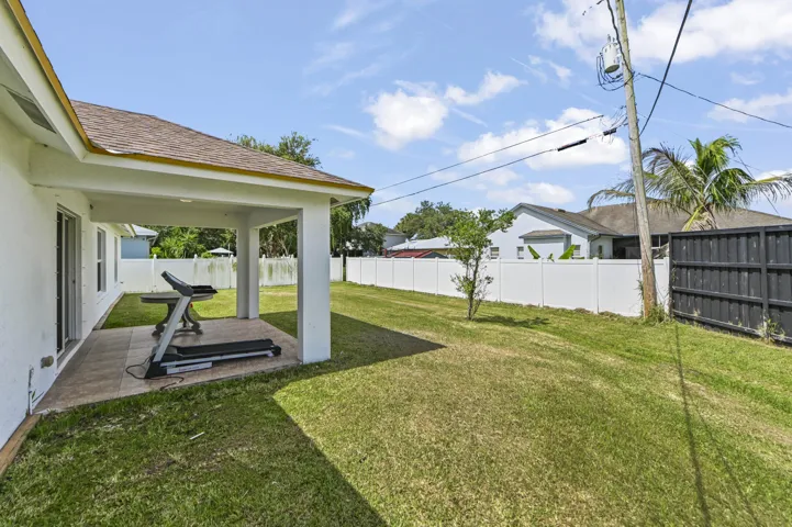 30 Backyard 01