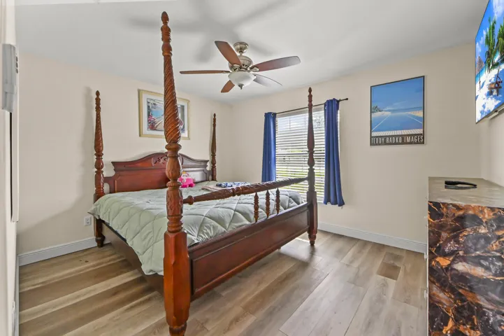 22 Bedroom 02