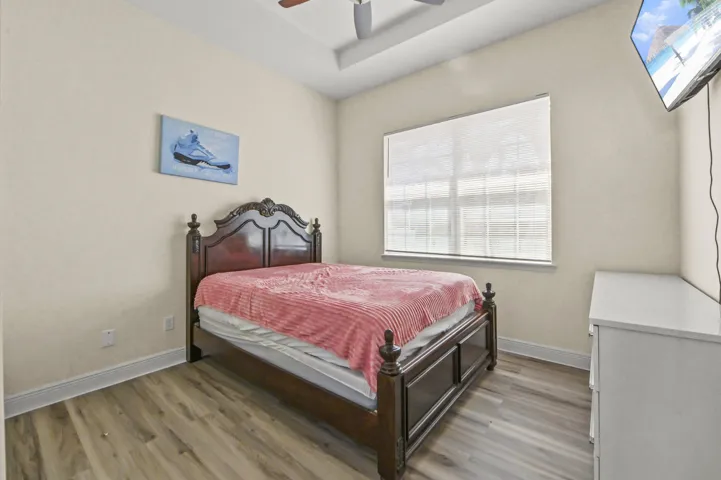 27 Bedroom 01