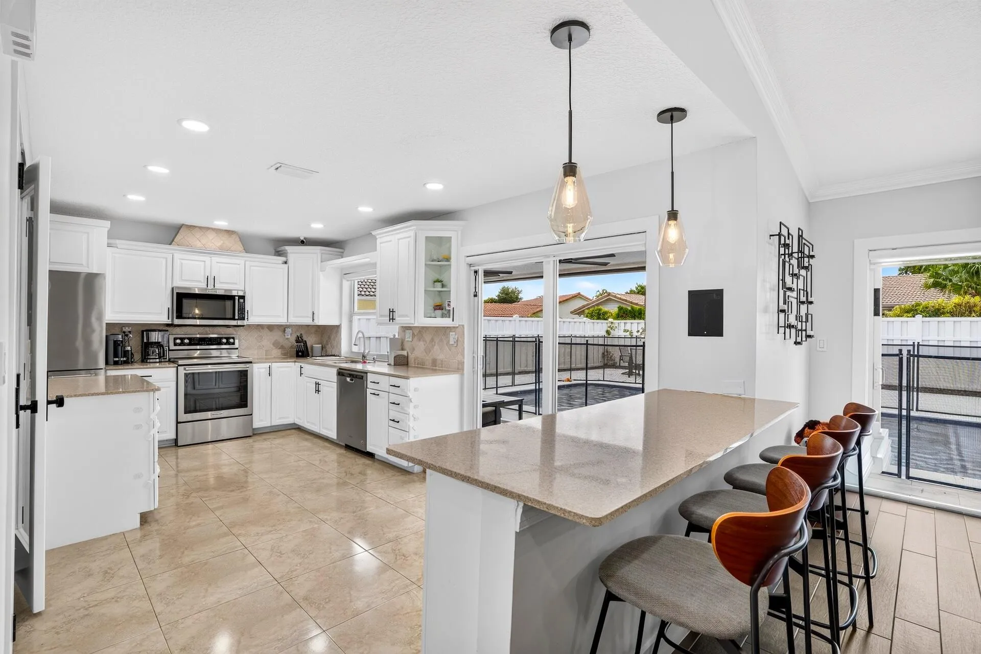 KITCHEN / SNACK BAR