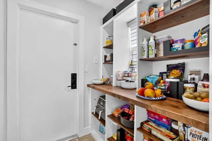 KITCHEN PANTRY