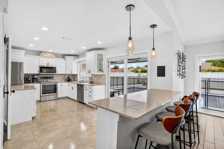 KITCHEN / SNACK BAR