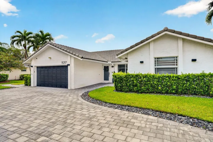 Oversized paver driveway