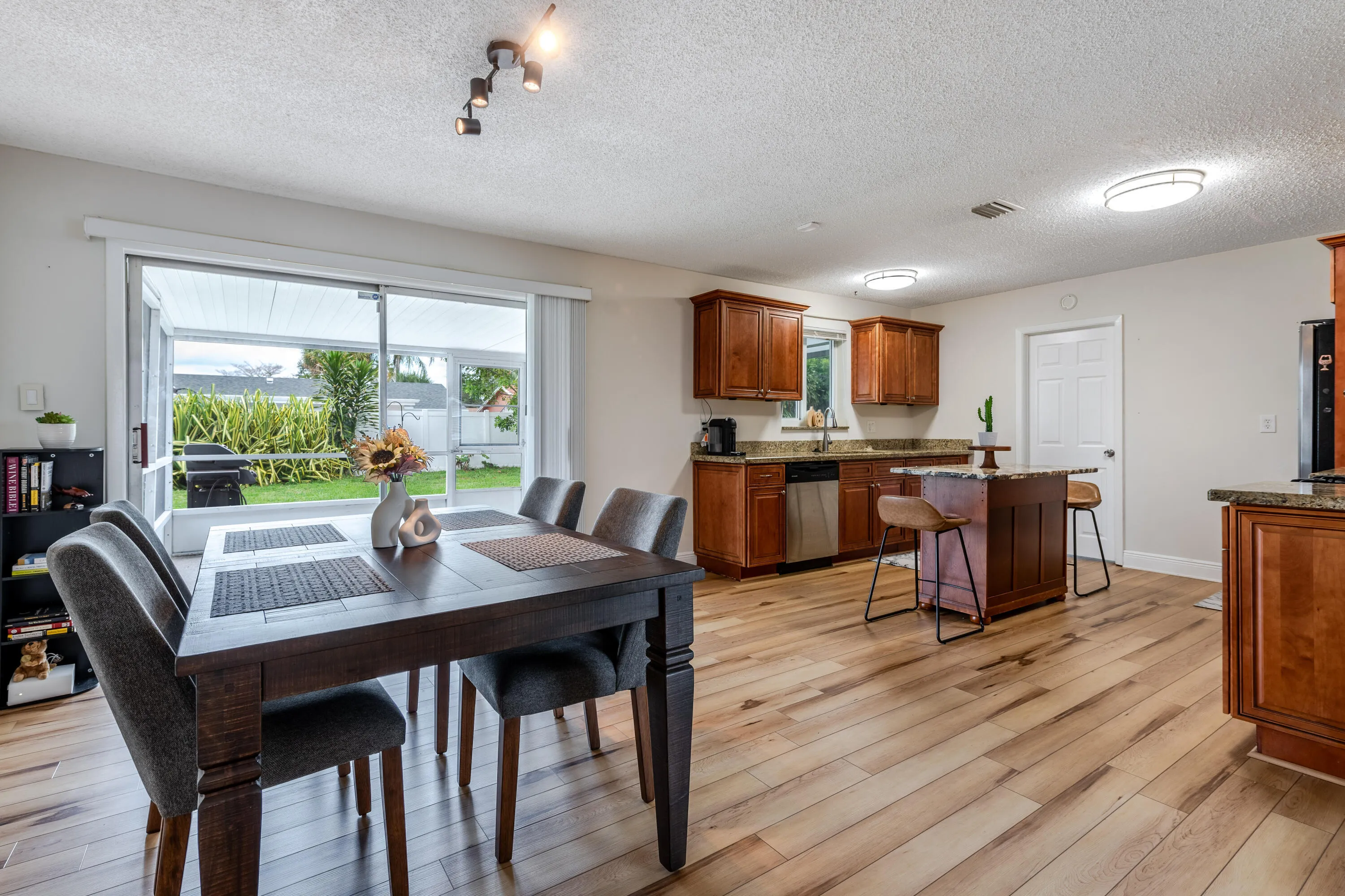 4317 Applectrest Dr-9