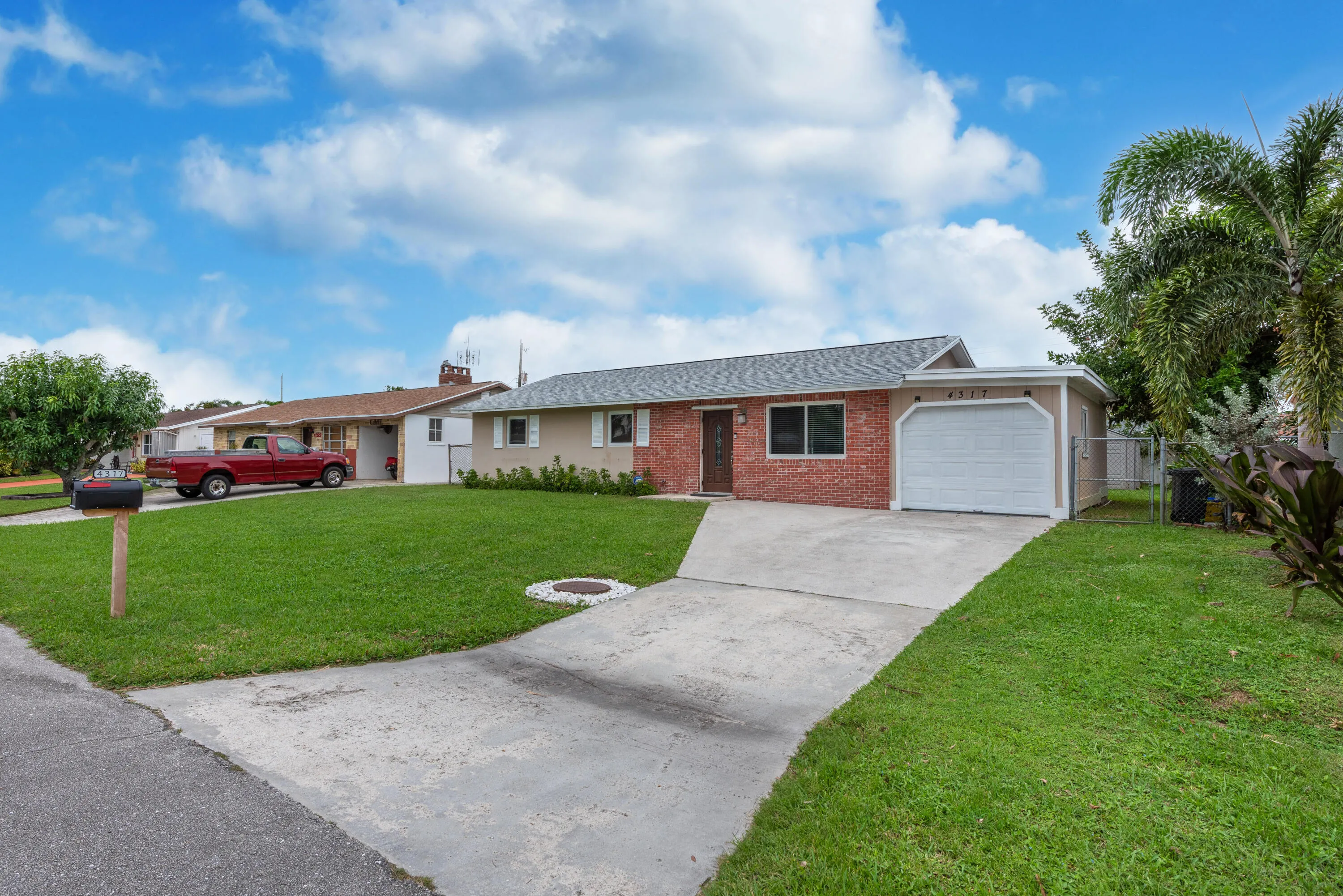 4317 Applectrest Dr-1