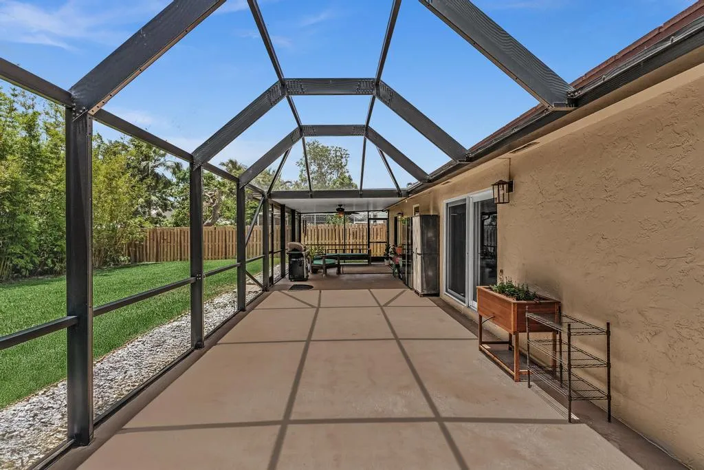 Oversized Screened in Patio