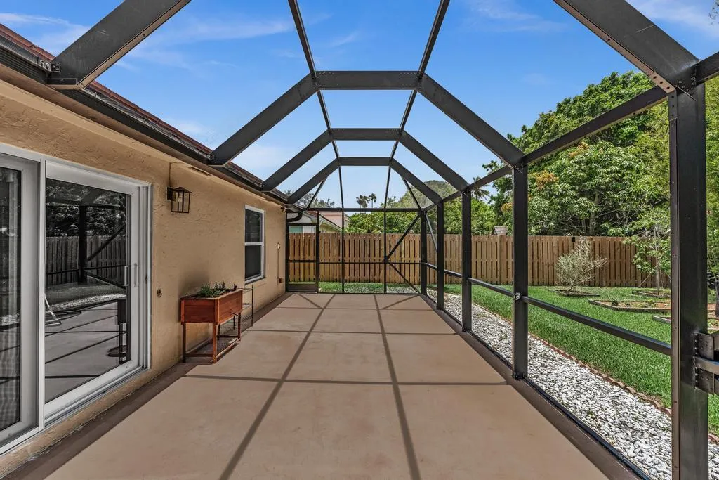 Oversized Screened in Patio