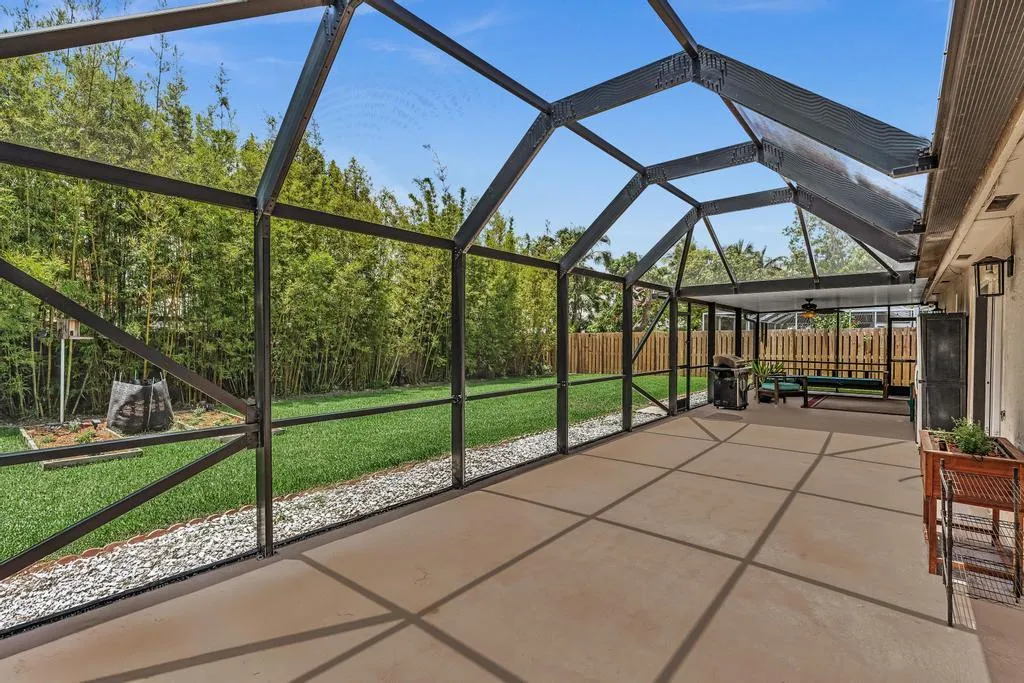 Oversized Screened in Patio