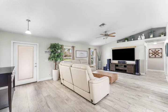 005-126SandpiperAvenue-RoyalPalmBeach-FL