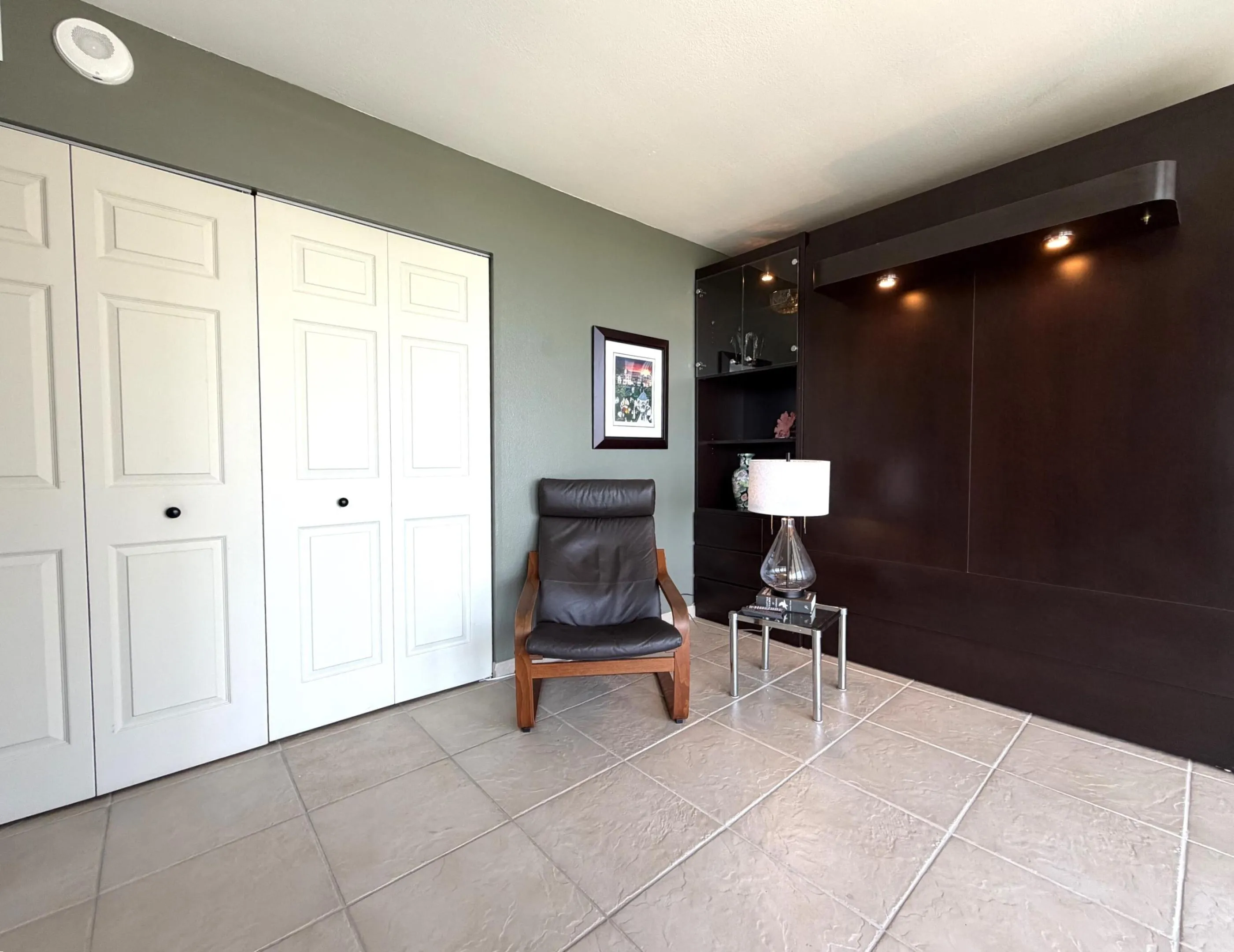 Neutral-toned tile flooring throughout