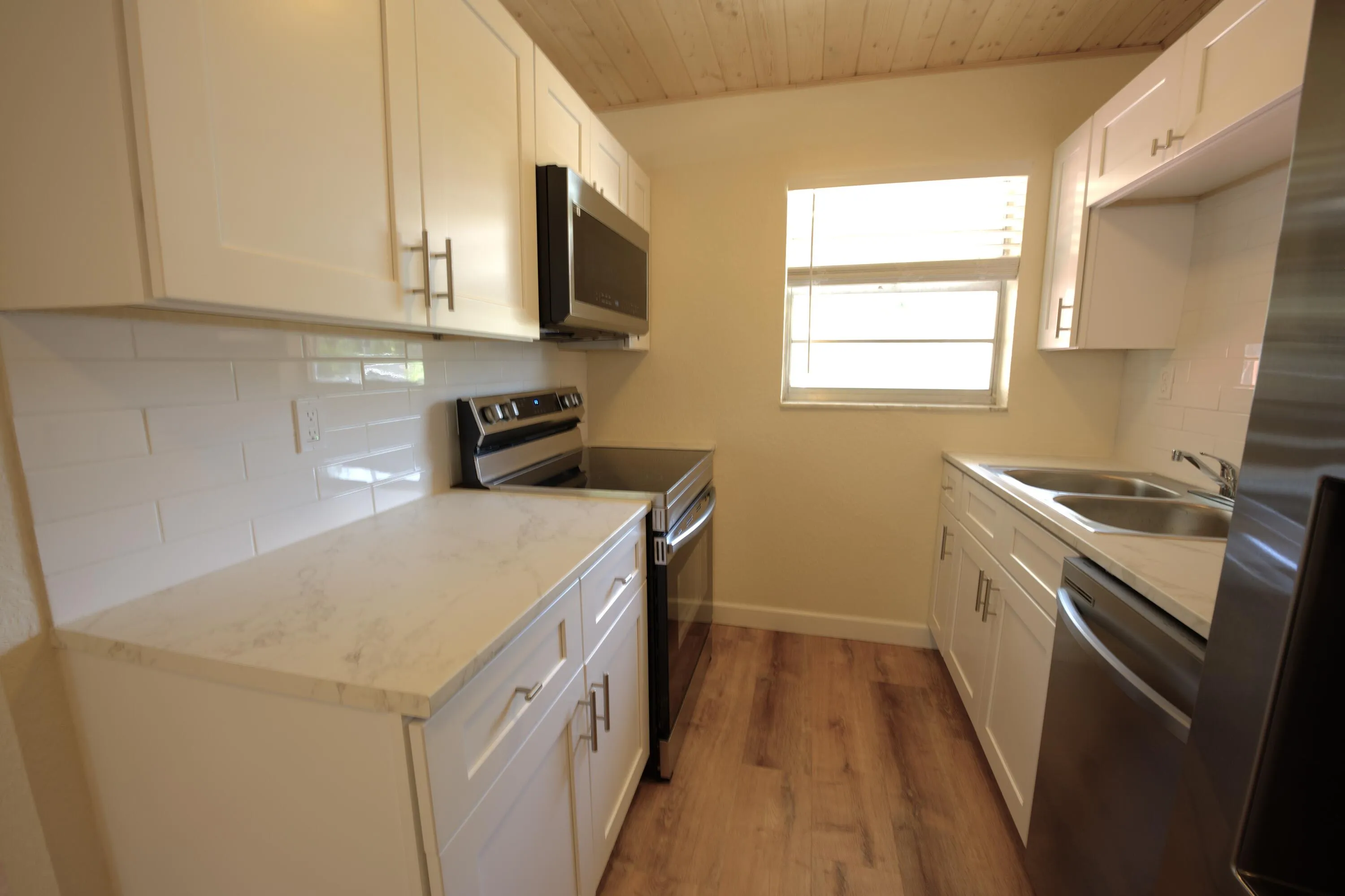 220 4 kitchen 3