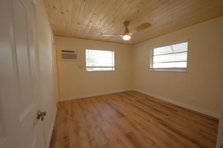 220 4 primary bedroom