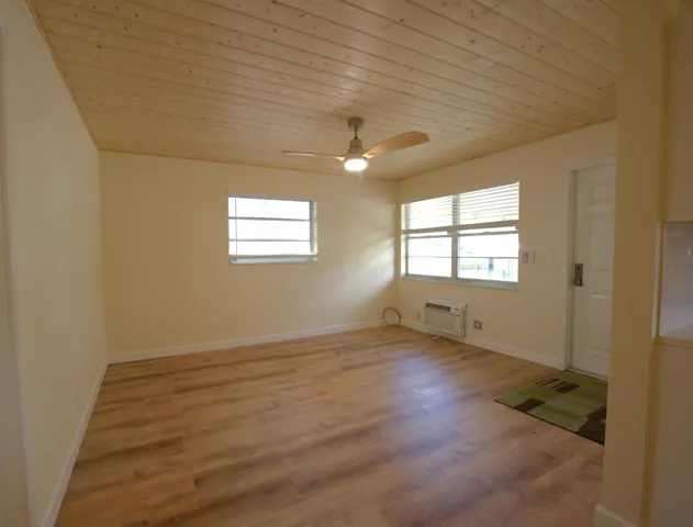 220 4 living room 2