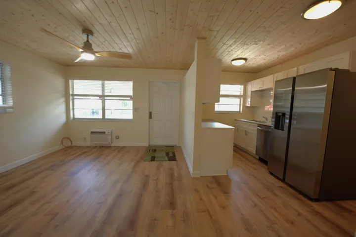 220 4 living kitchen