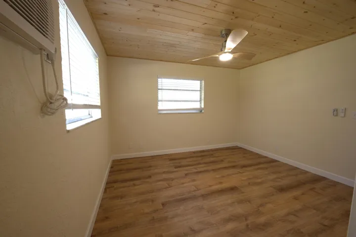 220 4 primary bedroom 2