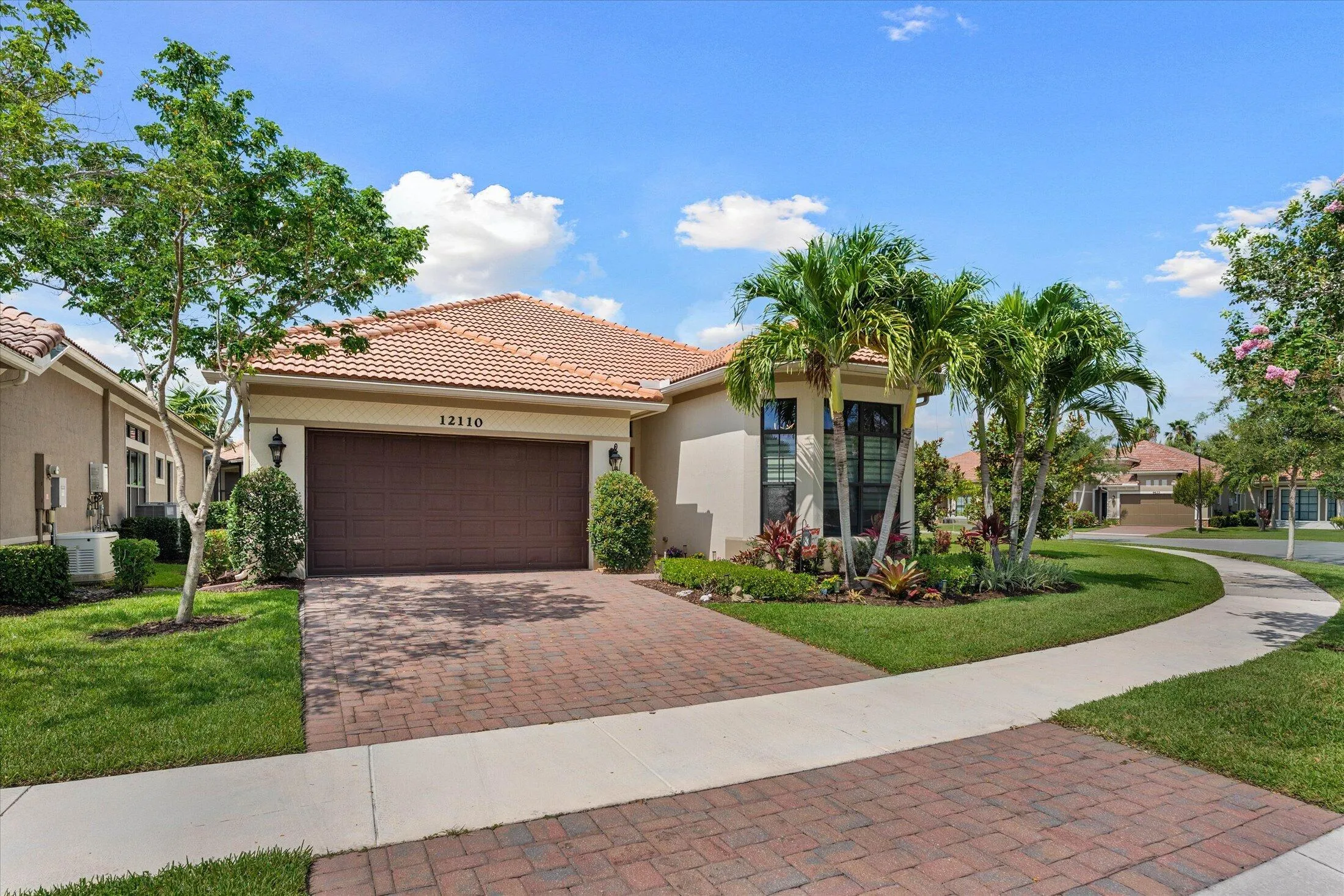 02-12110 Kalmar Cir N, Parkland