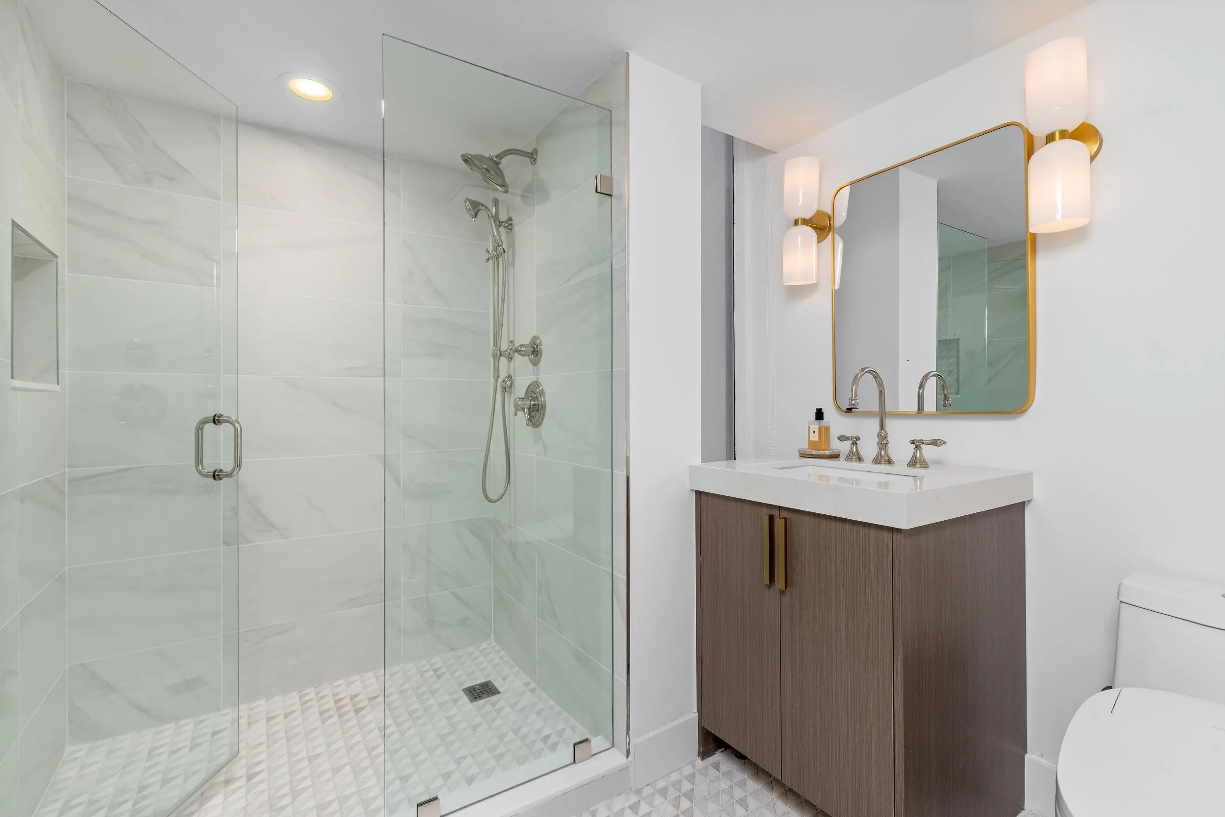 Guest bath 1