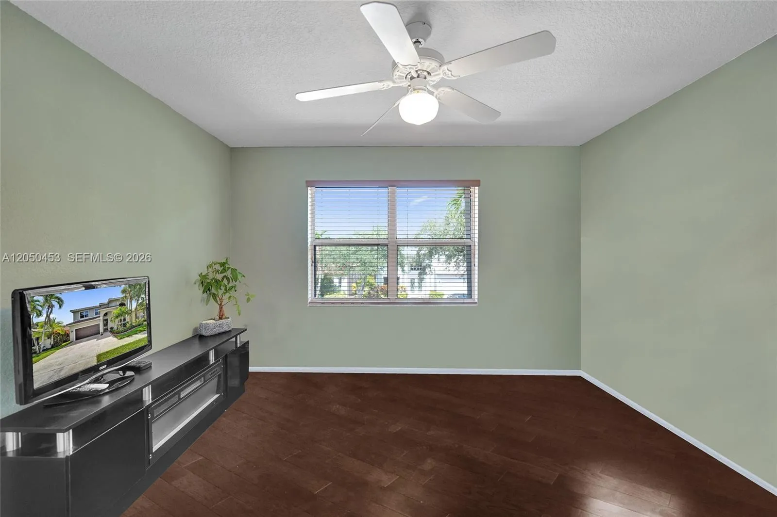 ADDITIONAL BEDROOM UPSTAIRS