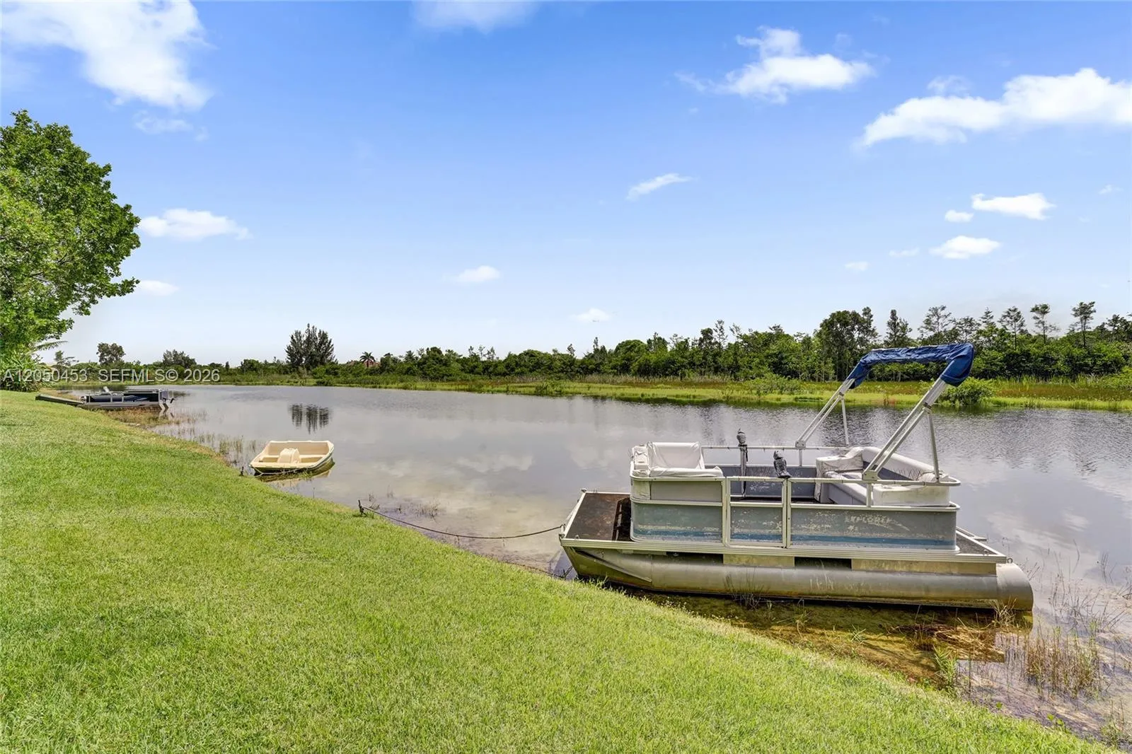 THE BACKYARD OVERLOOKS THE LAKE & NATURE PRESERE