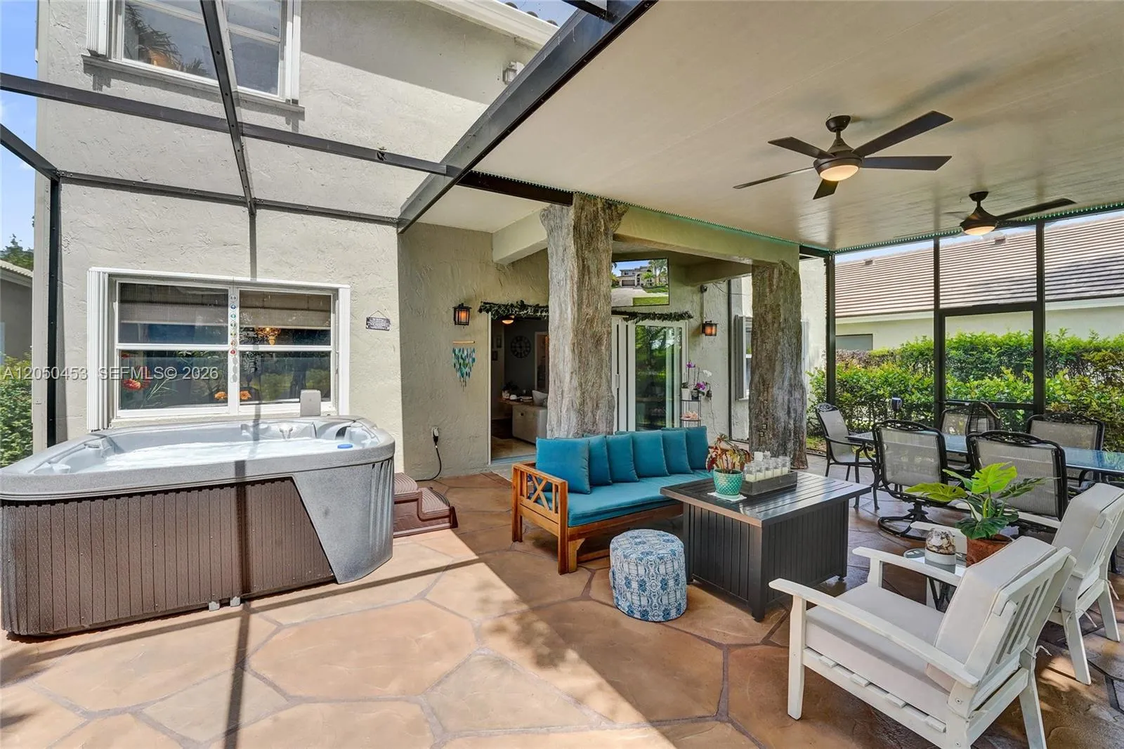 JACUZZI IS INCLUDED!