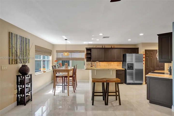 OPEN CONCEPT KITCHEN & FAMILY ROOM