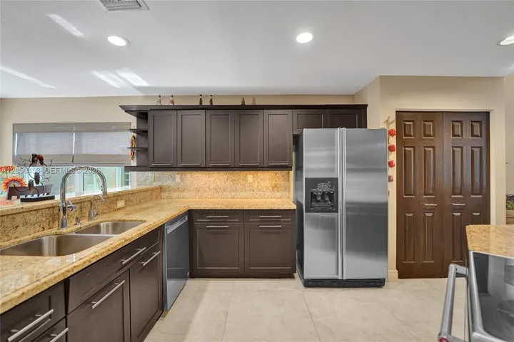 LOTS OF COUNTER SPACE!
