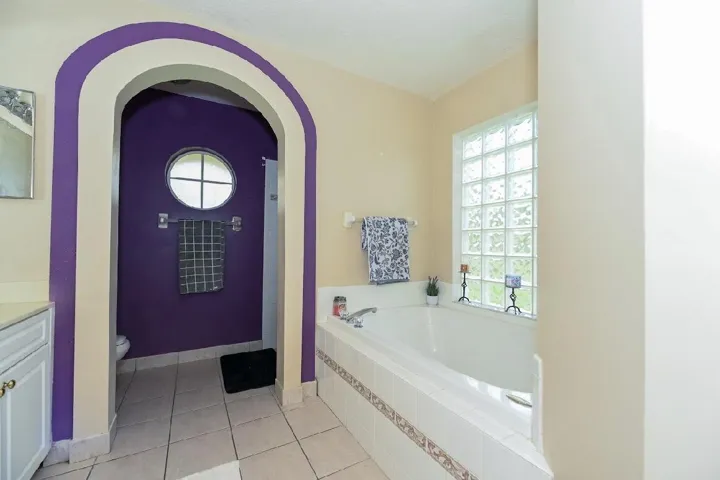 Jacuzzi tub