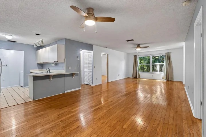 8387SECroftCir,UnitQ3(16)