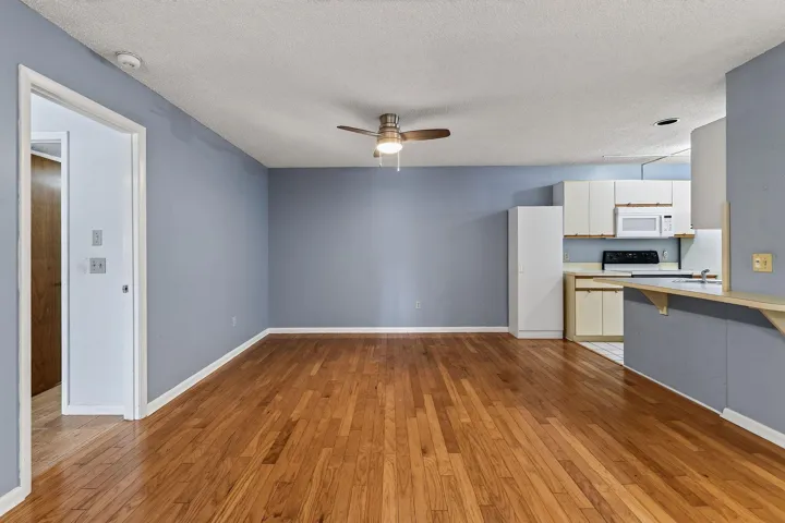 8387SECroftCir,UnitQ3(12)