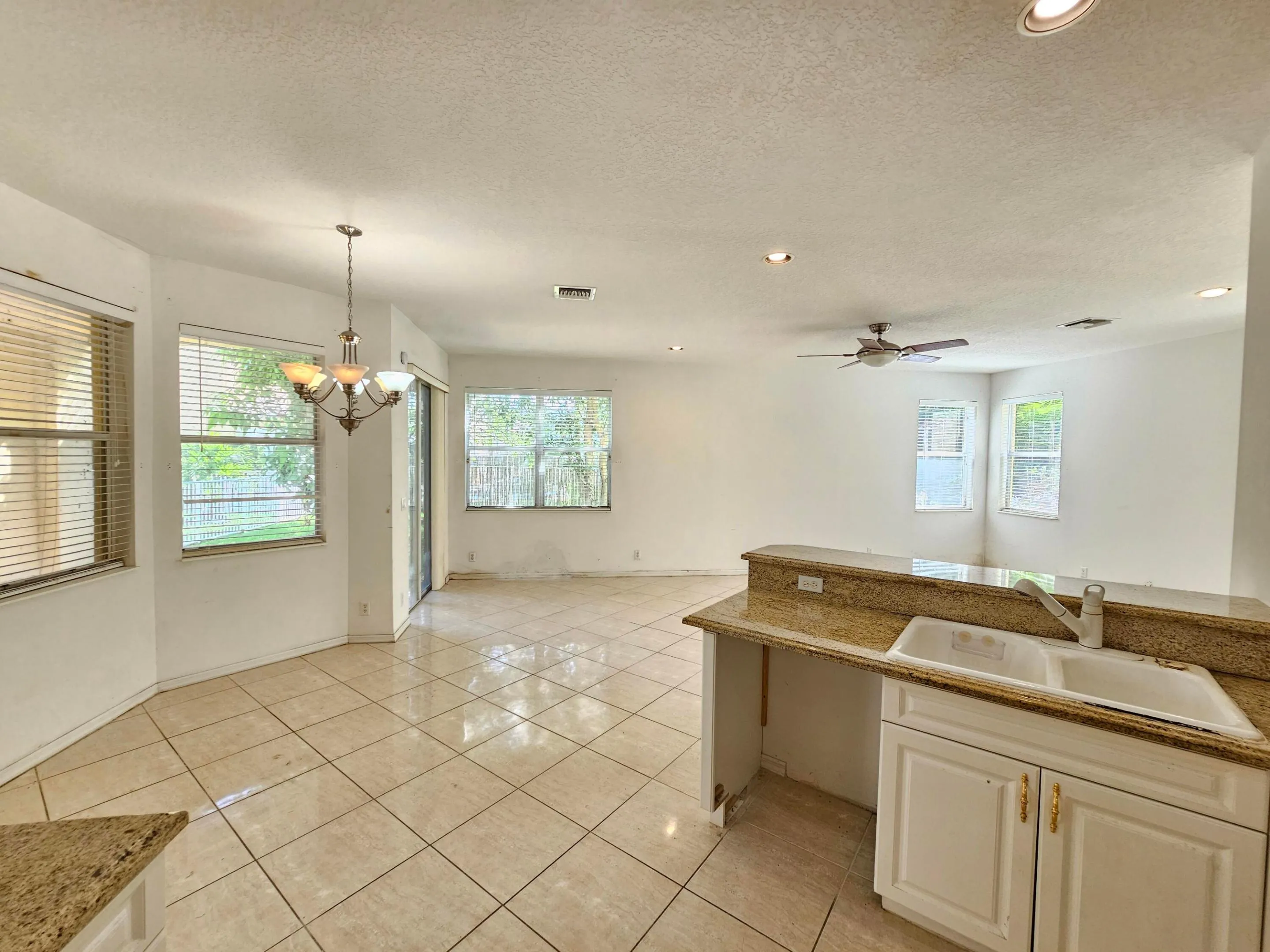 Kitchen (2)